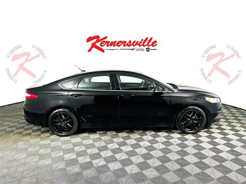 Used 2016 Ford Fusion SE image 8