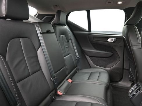 Used 2023 Volvo XC40 B5 Plus w/ Climate Package image 31