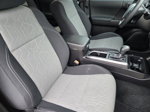 Used 2023 Toyota Tacoma TRD Off-Road w/ Technology Package AWD/4WD image 22