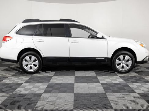 Used 2012 Subaru Outback 2.5i Premium w/ All-Weather Pkg AWD/4WD image 9