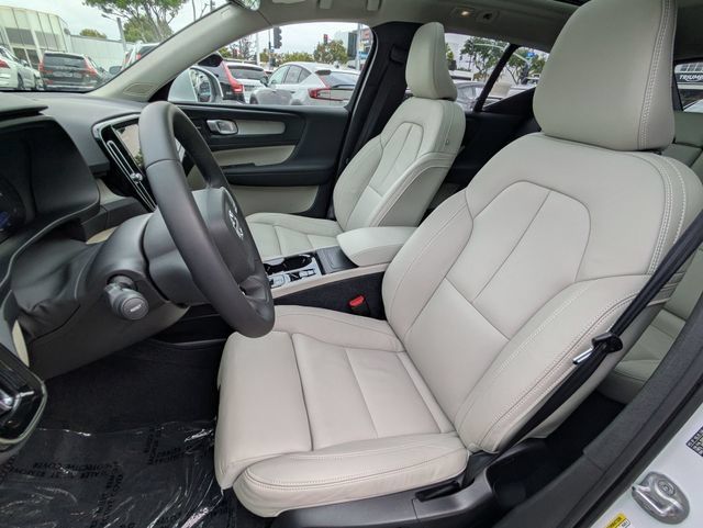 Certified 2023 Volvo XC40 B5 Ultimate AWD/4WD image 15