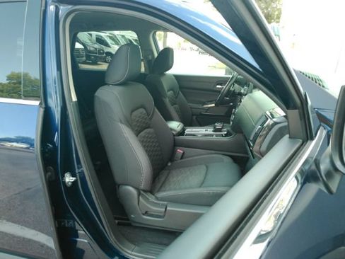Used 2022 Nissan Pathfinder SV FWD image 20