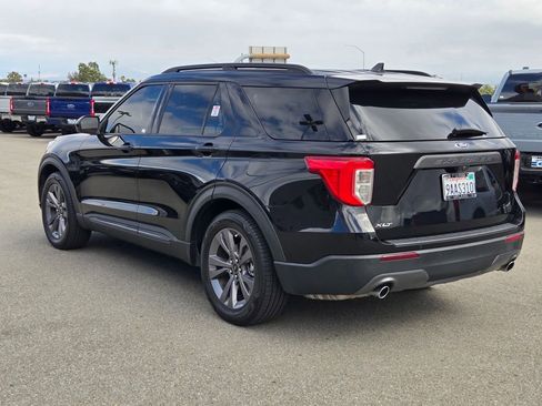 Certified 2022 Ford Explorer XLT w/ Equipment Group 202A RWD image 4