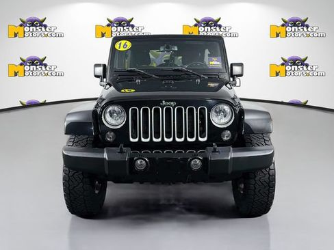 Used 2016 Jeep Wrangler Unlimited Sahara w/ Connectivity Group AWD/4WD image 2