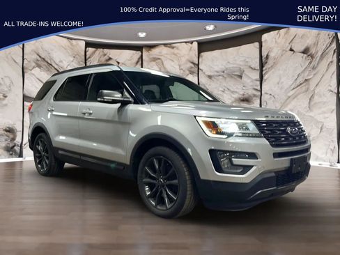 Used 2017 Ford Explorer XLT w/ Equipment Group 202A AWD/4WD image 1