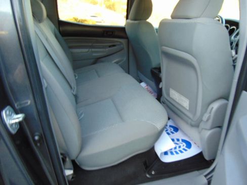 Used 2013 Toyota Tacoma 4x4 Double Cab w/ SR5 Pkg image 11