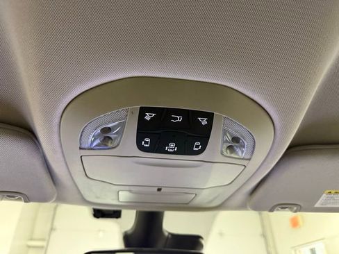 Used 2023 Chrysler Pacifica Touring-L image 20