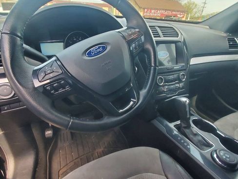 Used 2017 Ford Explorer XLT AWD/4WD image 2