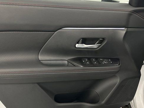 New 2026 Nissan Kicks SR w/ Cold Weather Package image 12