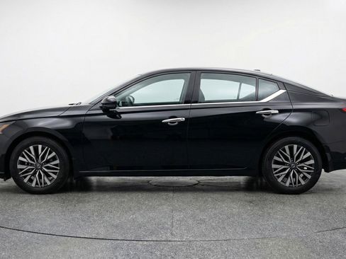 Used 2025 Nissan Altima 2.5 SV FWD image 5