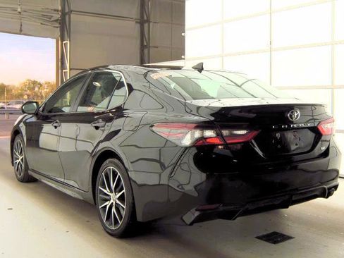 Used 2019 Toyota Camry SE FWD image 6