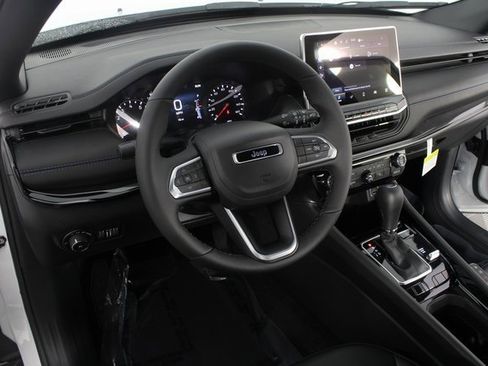 New 2026 Jeep Compass Latitude image 8