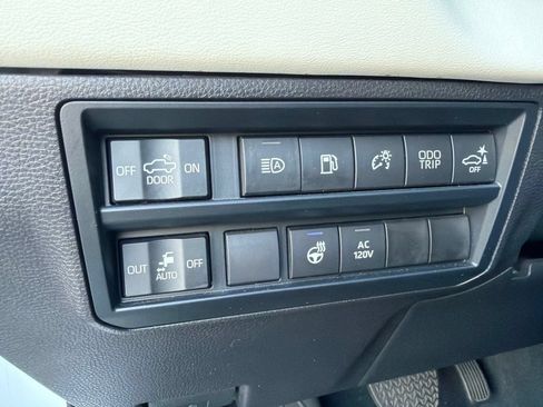 Used 2024 Toyota Tundra Capstone AWD/4WD image 11