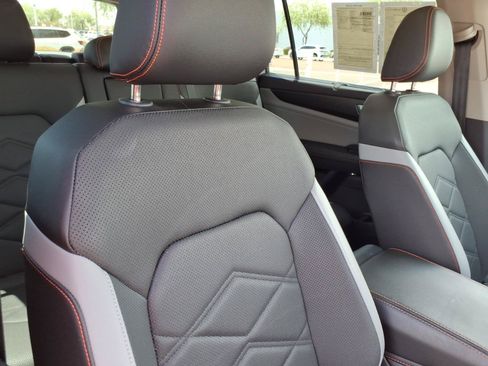 Certified 2025 Volkswagen Atlas Peak Edition SE AWD/4WD image 12