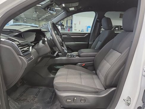 Used 2025 GMC Acadia Elevation image 9