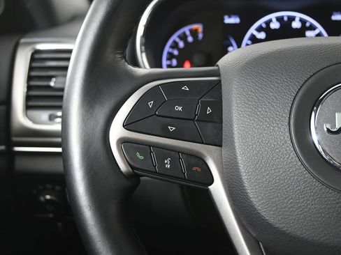 Used 2022 Jeep Grand Cherokee Limited image 37