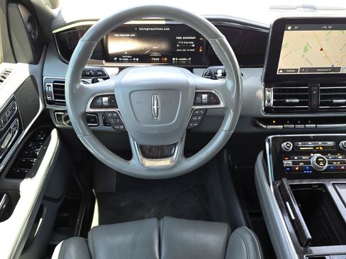 Used 2018 Lincoln Navigator Reserve w/ Technology Package AWD/4WD image 10