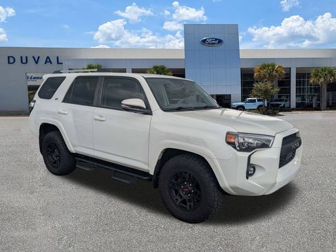 Used 2022 Toyota 4Runner SR5 Premium w/ Moonroof Package RWD image 2