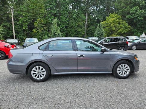 Used 2013 Volkswagen Passat S image 10