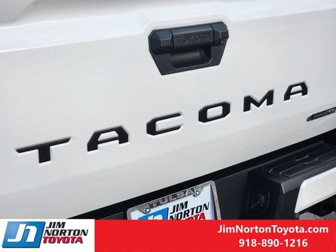 Used 2025 Toyota Tacoma TRD Sport image 12