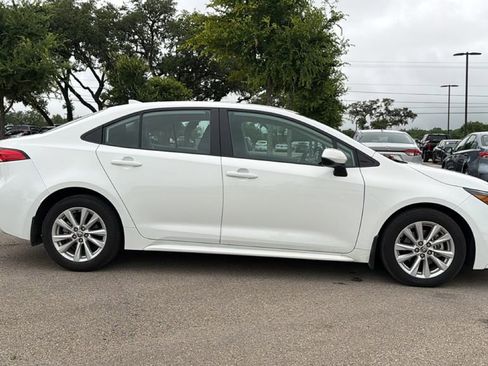 Certified 2025 Toyota Corolla LE w/ LE Premium Package FWD image 4