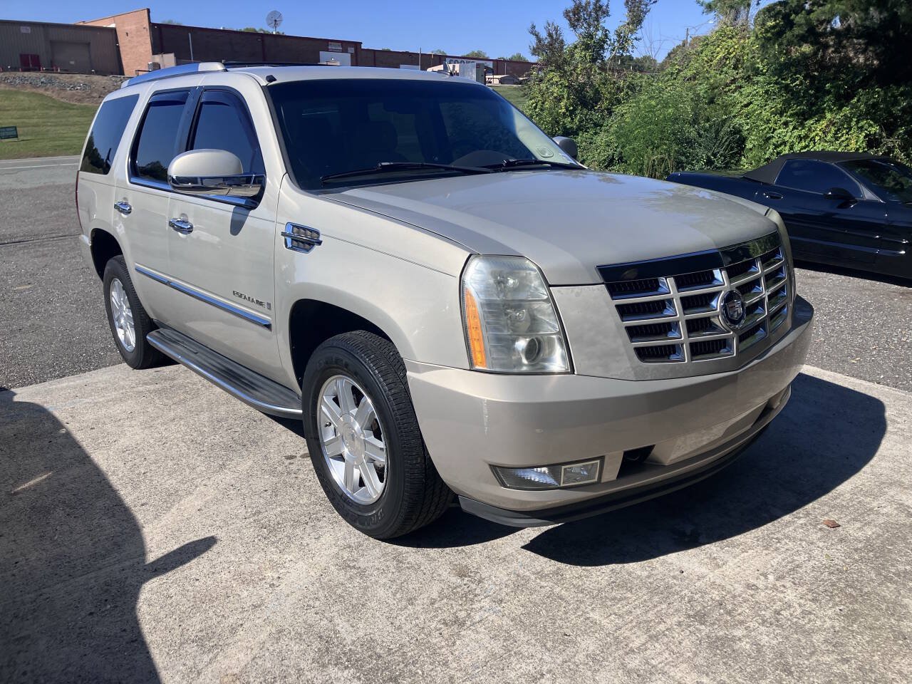 Used 2007 Cadillac Escalade AWD image 3