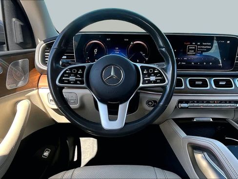 Used 2020 Mercedes-Benz GLE 350 w/ Premium Package image 6