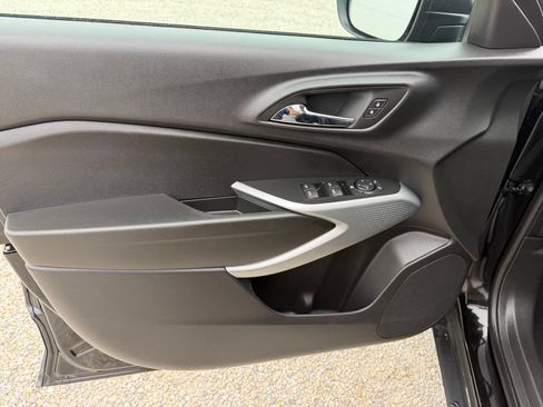 Used 2026 Chevrolet Trax LS FWD image 9