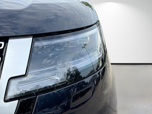 New 2026 Land Rover Range Rover Autobiography AWD/4WD image 9