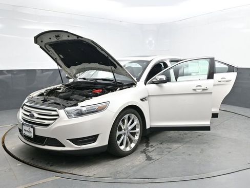 Used 2018 Ford Taurus Limited AWD/4WD image 45