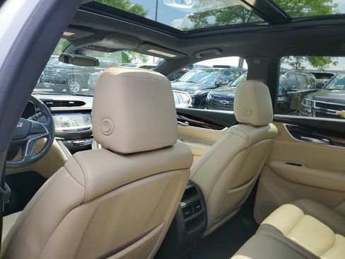 Used 2018 Cadillac XT5 Luxury w/ Driver Awareness Package AWD/4WD image 23