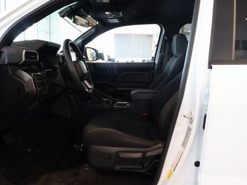 Used 2025 Toyota 4Runner SR5 AWD/4WD image 8