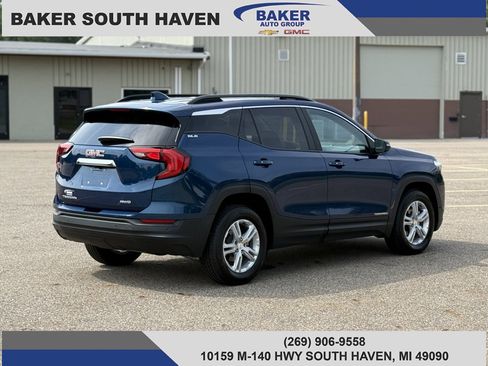 Used 2021 GMC Terrain SLE w/ Driver Convenience Package image 4