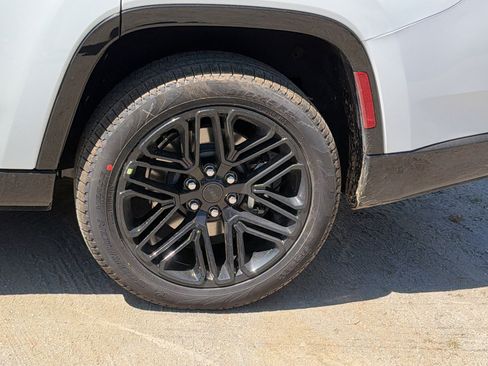 New 2026 Jeep Grand Wagoneer Limited AWD/4WD image 12