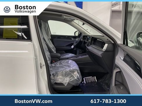 New 2026 Volkswagen Tiguan SE image 13