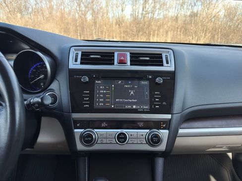 Used 2017 Subaru Outback 2.5i Limited image 4