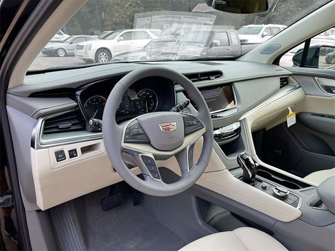 New 2025 Cadillac XT5 Premium Luxury image 9