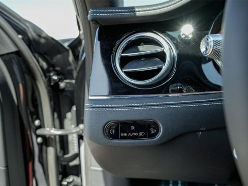 New 2025 Bentley Flying Spur Plug-In Hybrid image 37