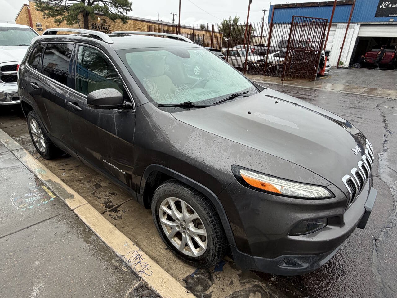 Used 2016 Jeep Cherokee Latitude w/ Safety/Convenience Group FWD image 2