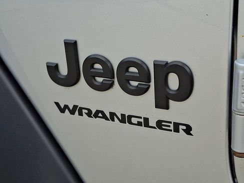 Used 2022 Jeep Wrangler Sport AWD/4WD image 30