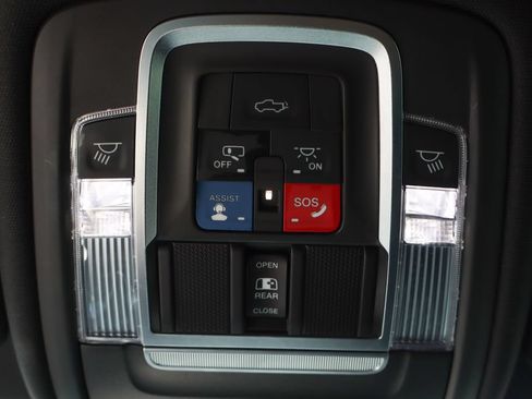 Used 2020 RAM 2500 Laramie w/ Night Edition AWD/4WD image 32