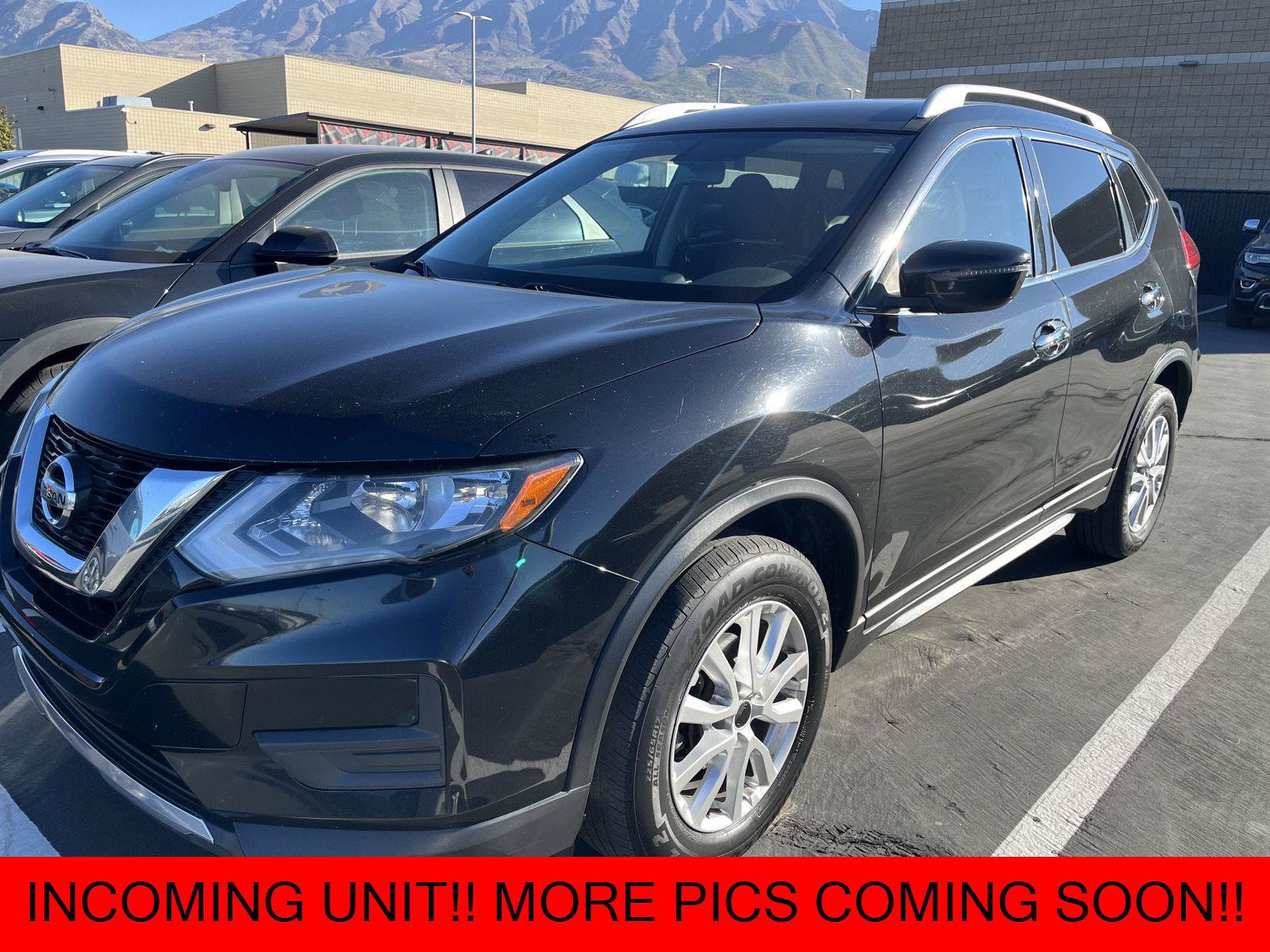 Used 2017 Nissan Rogue SV AWD/4WD image 1