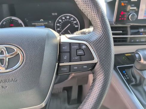 Certified 2024 Toyota Sienna Limited AWD/4WD image 22