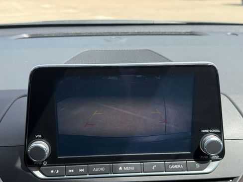 Used 2025 Nissan Altima 2.5 SV FWD image 24