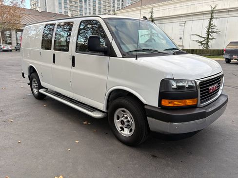 Used 2024 GMC Savana 2500 w/ Driver Convenience Package image 6