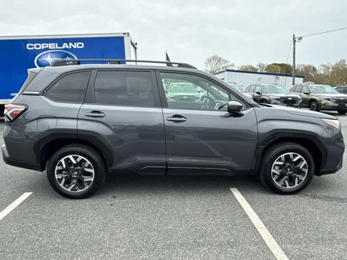 Certified 2025 Subaru Forester Premium AWD/4WD image 8