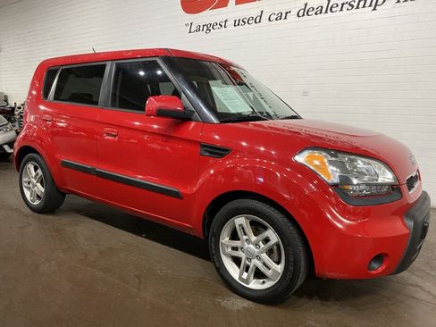 Used 2010 Kia Soul + w/ Audio Pkg image 2