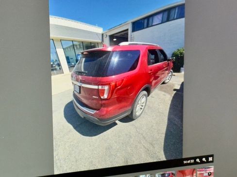 Used 2018 Ford Explorer XLT w/ Equipment Group 202A image 4