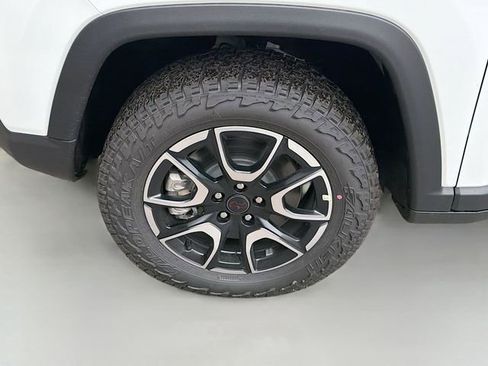 New 2026 Jeep Compass Trailhawk w/ Sun, Sound & Navigation Group AWD/4WD image 34