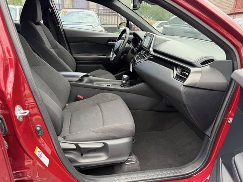 Used 2018 Toyota C-HR XLE FWD image 21